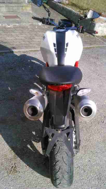 Ducati Monster 696 nur 5300km !!!