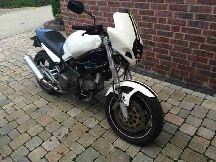 Ducati Monster 750 ccm mit eingetragener Drossel