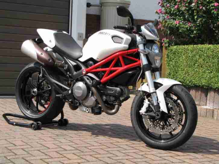 Ducati Monster 796 + / weiss oder rot / Bingo-Bikes