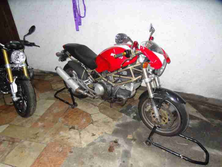 Ducati Monster M900