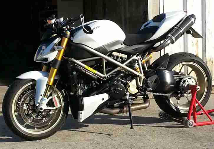 Ducati Streetfighter 1098 S / 148 PS / DTC / EZ 2012 / Trockenkupplung