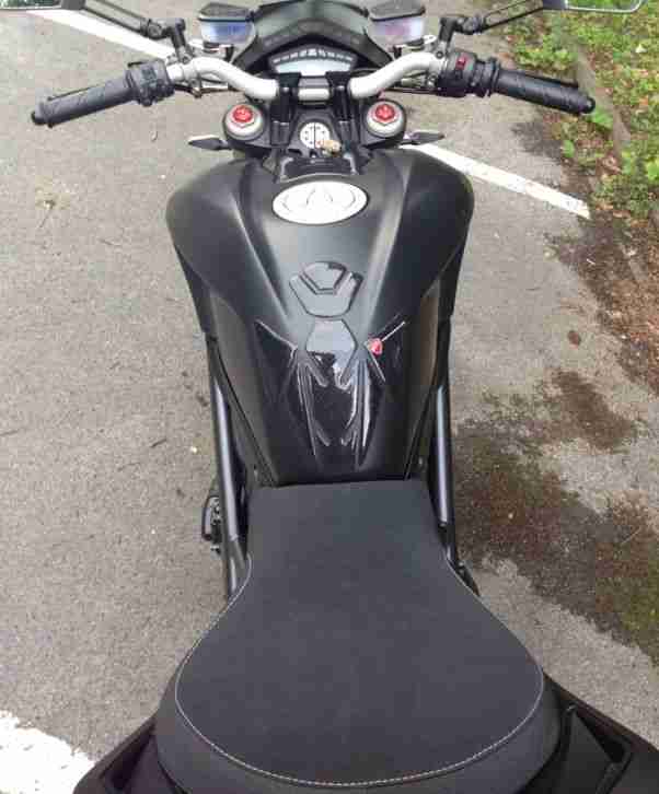 Ducati Streetfighter 848 , schwarz matt , **TOP** , viel Zubehör , wenig km