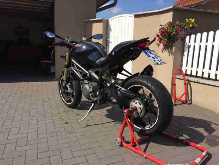 Ducati monster 1100 evo