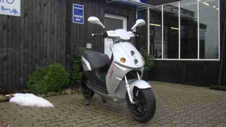 E Max 90 S Elektro Roller 45 kmh, Batterie Neu, Silber Neuwertig Camping Stadt