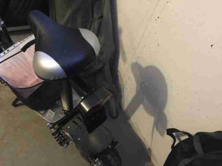 Elektro Roller Bis 30 Km/H Mit Strassenzulassung