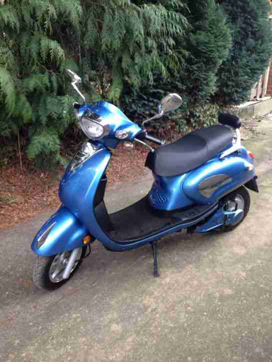 Elektroroller, E-Scooter, supersparsam, Top, Hellblau , 50 er, Nur 2000 Km!