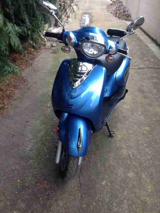 Elektroroller, E-Scooter, supersparsam, Top, Hellblau , 50 er, Nur 2000 Km!