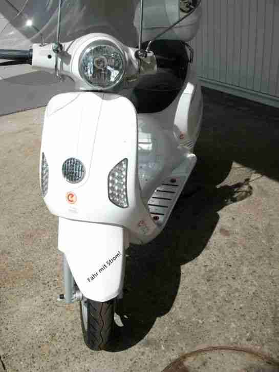 Emco Novantic 2000 48v / 56Ah Elektroroller optisch Vespa LX über 1000,- sparen