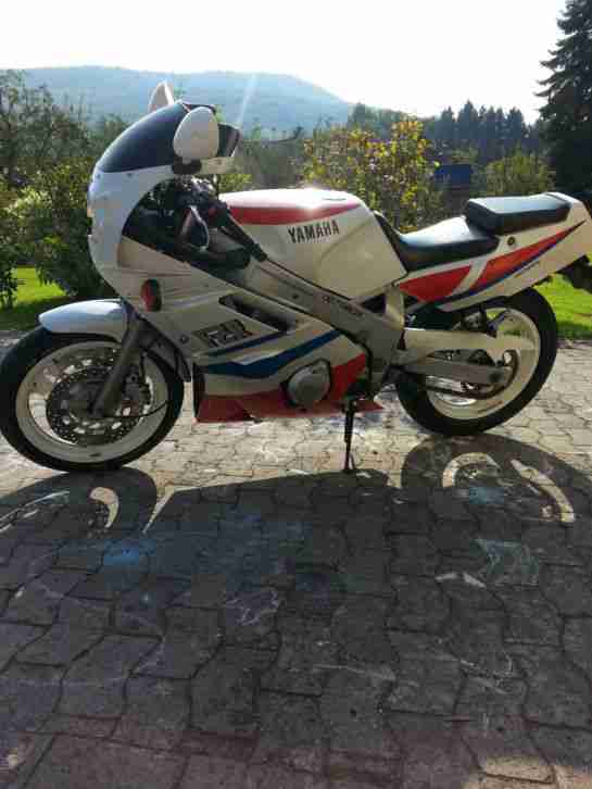 FZR 600 Jungtimer im 100% Original zustand. Fahrbereit Und Tüv vorhanden!