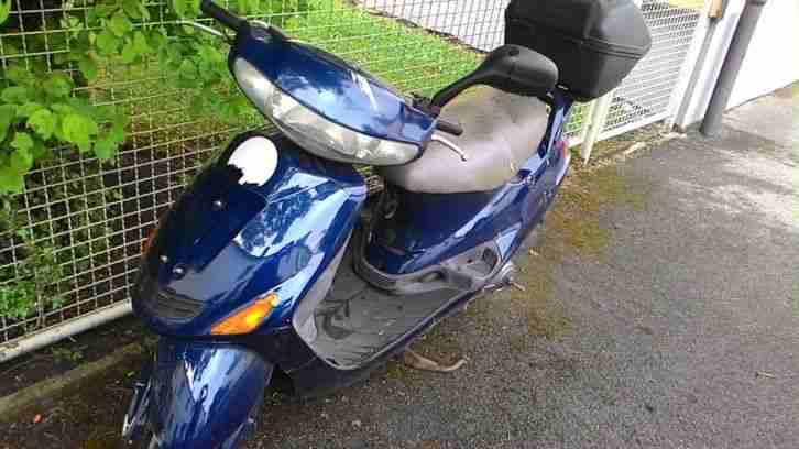 Fahrtüchtiger Kymco 50'er fährt legale 65 kmh
