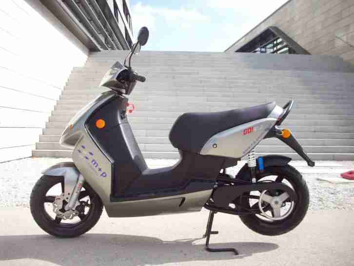 GOVECS GO! S1.2 -- Elektroroller -- Vorführfahrzeug