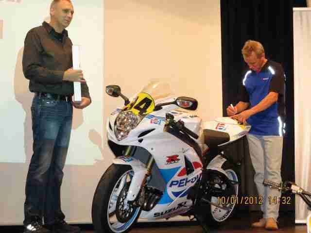 GSX R 750 "Kevin Schwantz Pepsi Replica"