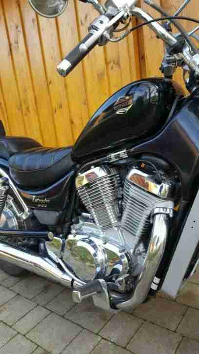 Gepflegte SUZUKI INTRUDER VS800 im Orginalzustand.