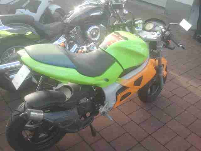 Gilera DNA 50 GP Experience 1.Hand