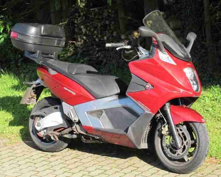 Gilera GP 800 Schneller Rollen