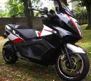 Gilera GP800 BLACK EDITION im aufwendigen