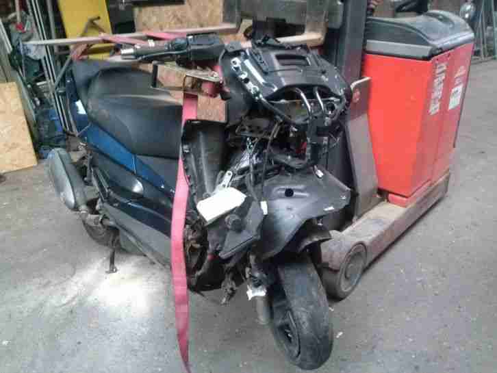 Gilera Nexus 125 Roller mit Unfallschaden