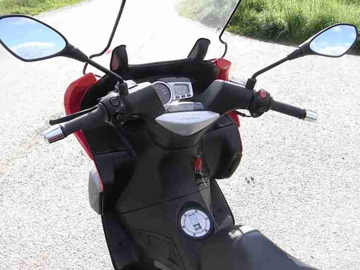 Gilera Nexus 250 Sportroller geringer Verbrauch sehr gepflegt