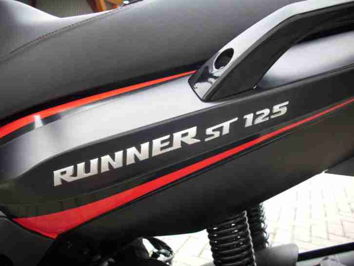 Gilera Runner ST125 schwarz/rot !!!!!!!!!