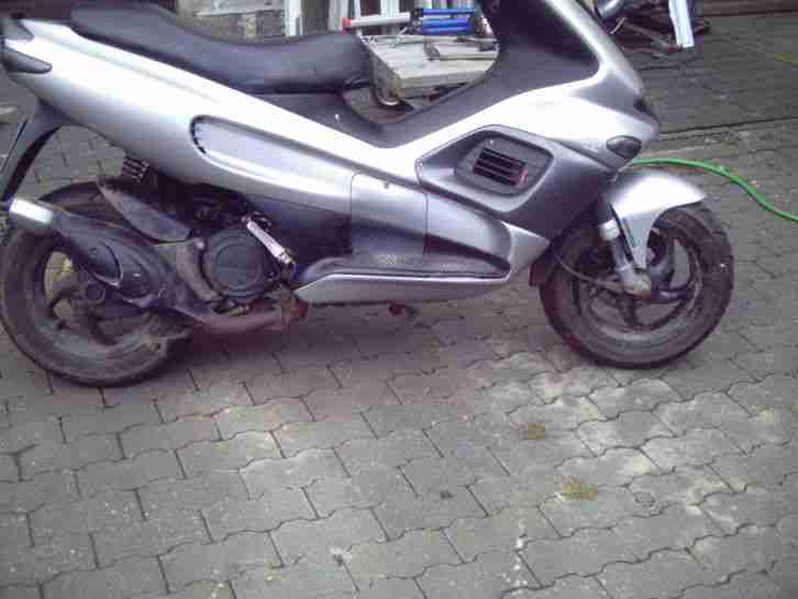 Gilera runner NUR 3 TAGE 50er motor komplett revidiert bj 2001 silber schwarz