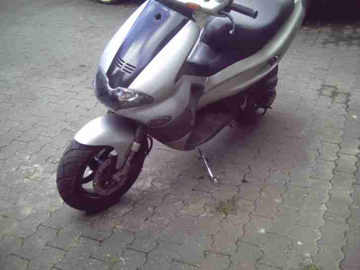 Gilera runner NUR 3 TAGE 50er motor komplett revidiert bj 2001 silber schwarz