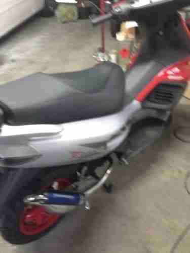 Gilerra Renner Roller 50ccm Rot/Cabon Optik Mit Versicherung