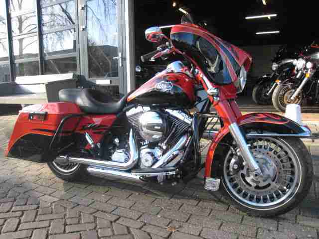 HARLEY ROAD KING BAGGER STYLE 2012 SEHR SCHON