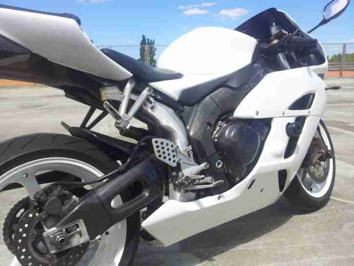 HONDA CBR 1000 SC57 WEIß EZ 2004 33000Km HINGUCKER KEINE REPSOL