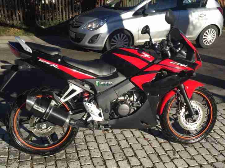 CBR 125 R mit SPORTAUSPUFF 6.000 km TOP