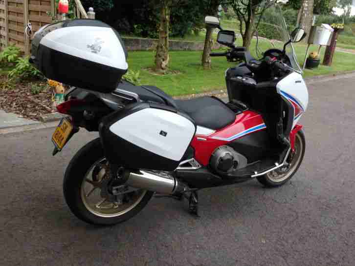 HONDA INTEGRA 750, 06/14 -6500km. ABS, ASR, GPS, Heizgriffe, Doppelkuppl.,.TOP!