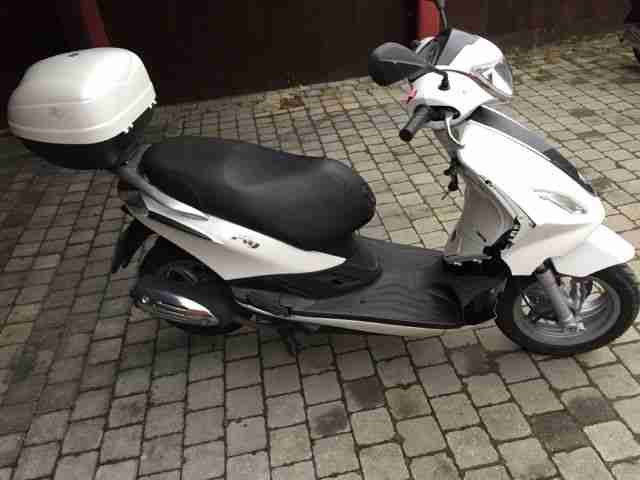HONDA SH 125 ROLLER BESCHÄDIGT VOLL FAHRBEREIT VERKLEIDUNGSSCHADEN BJ 2013