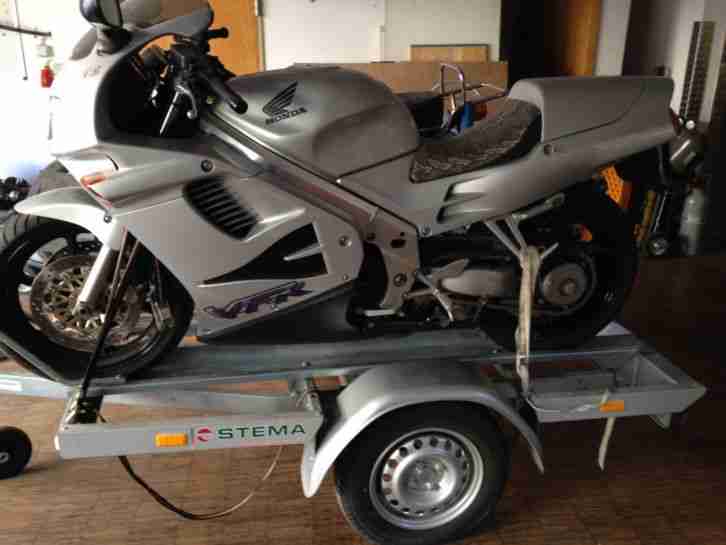HONDA "VFR 750 F"Type RC36, Baujahr 1996,72 KW,ca.45 TKM, sehr guter Zustand
