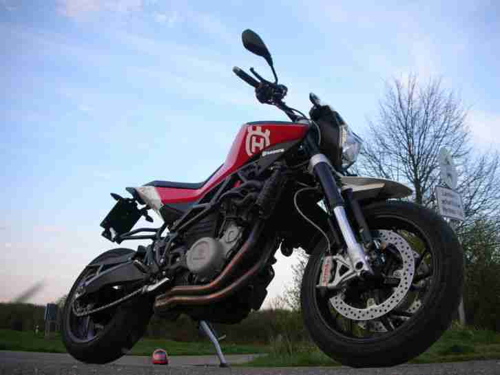 HUSQVARNA NUDA 900 R mit ABS , VERBESSERTER BMW F 800 MOTOR