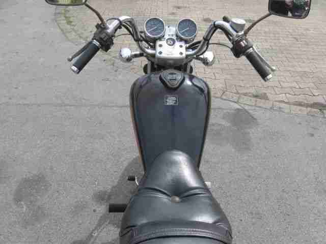 HYOSUNG 125 wie abgebildet mit PAPIEREN und SCHLÜSSEL LÄUFT und FÄHRT