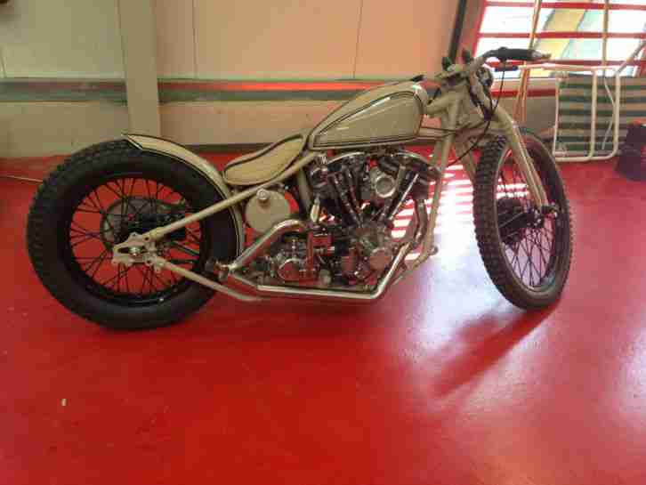 Harley Davidson 1954 Bobber Boardtracker Bratstyle schlank u minimalistisch