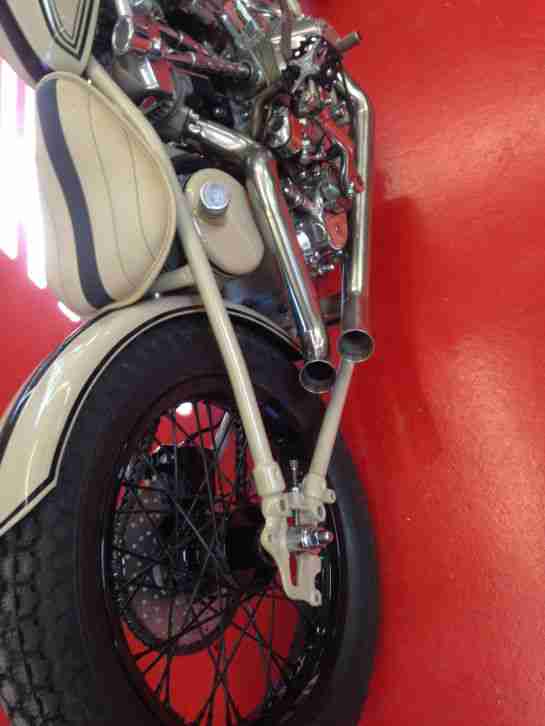 Harley Davidson 1954 Bobber Boardtracker Bratstyle schlank u minimalistisch