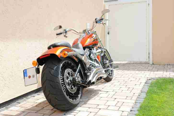 Harley Davidson CVO Breakout 2014 - Hard Candy Sedona Sand and Blaze