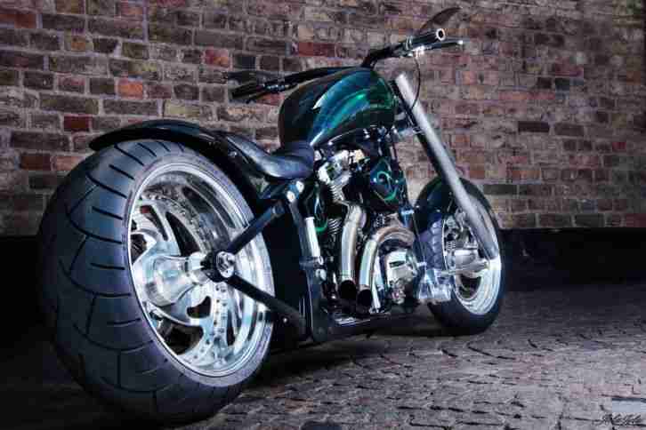 Harley Davidson Custombike im Dragstyle