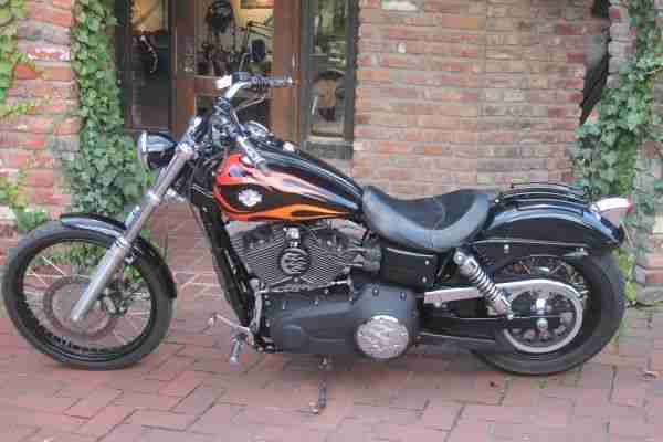 Harley Davidson Dyna Wide Glide vivid black