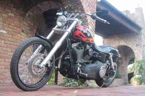Harley Davidson Dyna Wide Glide vivid black mit Flammen und vielen Extras
