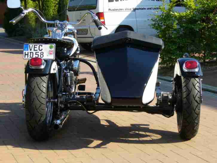 Harley Davidson FL Panhead mit Seitenwagen/Sidecar