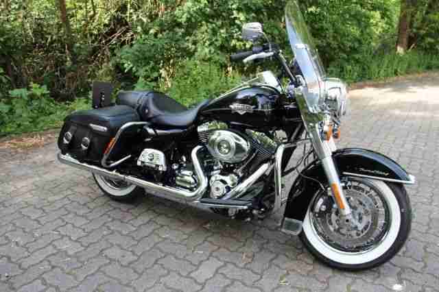 Harley Davidson FLHRC Road King Classic 103