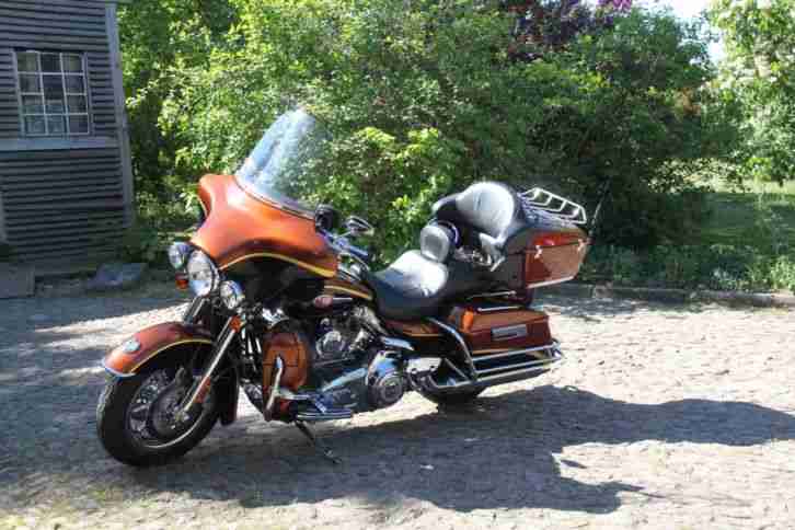 Harley-Davidson FLHTCUSE, Crystal Chopper Vivid Black 105th Anniversary CVO