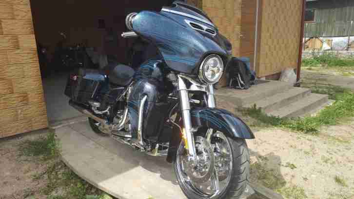 Harley Davidson FLHXSE CVO 2015