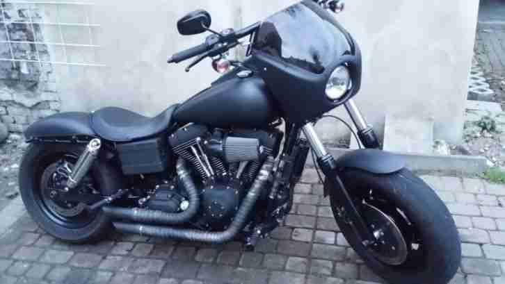 Harley Davidson Fat Bob Schwarz Matt Bj.2009