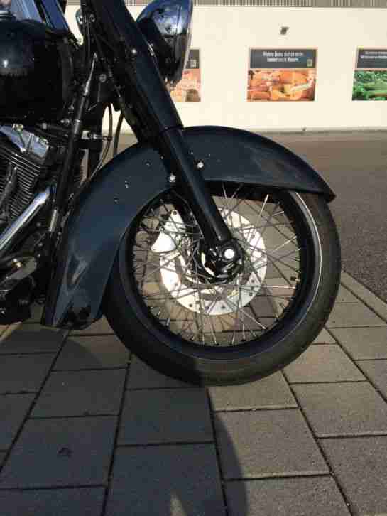 Harley Davidson Fat boy Twin Cam 88 - schwarz, tief, laut