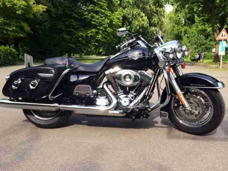 Harley-Davidson Road King Classic FLHRC 2011 / 3700 Km Vivid Black