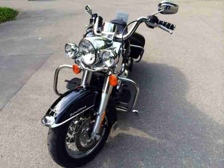 Harley-Davidson Road King Classic FLHRC 2011 / 3700 Km Vivid Black/Tempomat 84PS