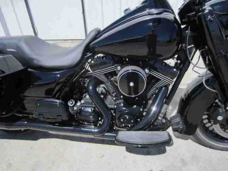 Harley-Davidson Road King Custom Bagger FLHRC