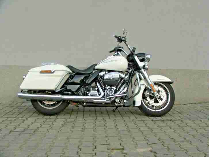 Harley-Davidson Road King Police FLHP 107" 2017